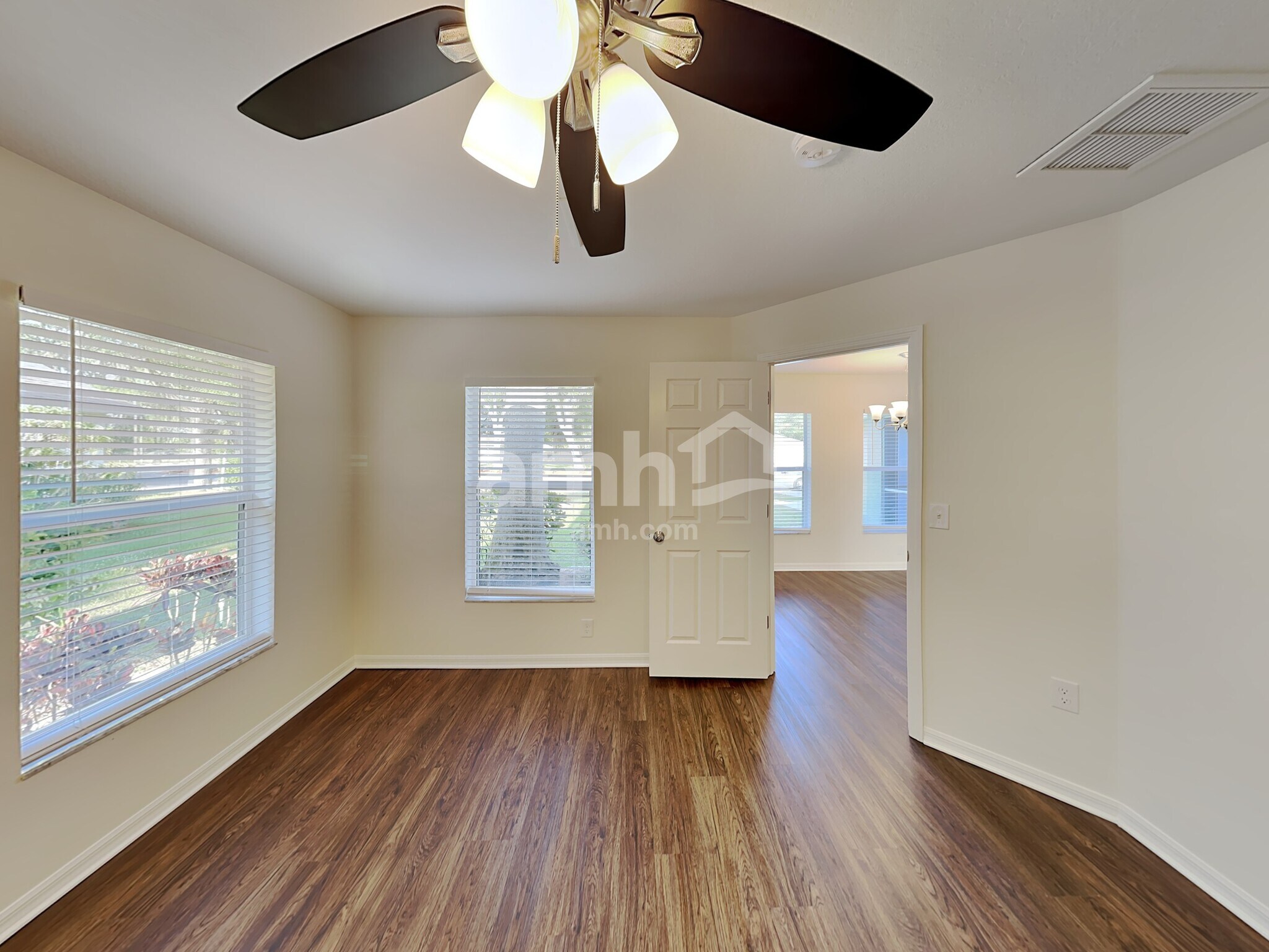 Building Photo - 9605 27th Ave E