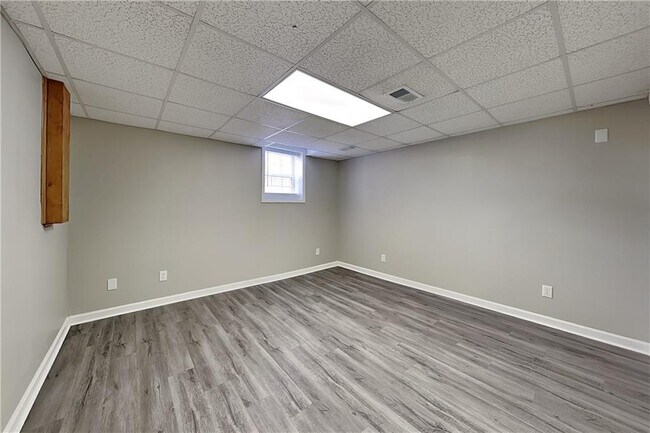 Building Photo - 33 Ashland Cir