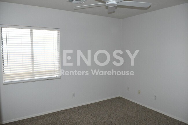 Building Photo - Ideal 3 Br 2 Ba 2 Cg Home Near Loop 303 & Greenway in Surprise!