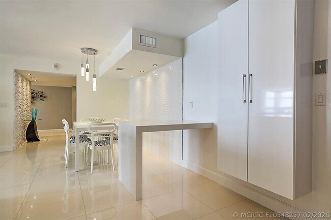 Building Photo - 1370 S Ocean Blvd
