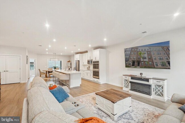 Building Photo - 4610 Olivine Dr