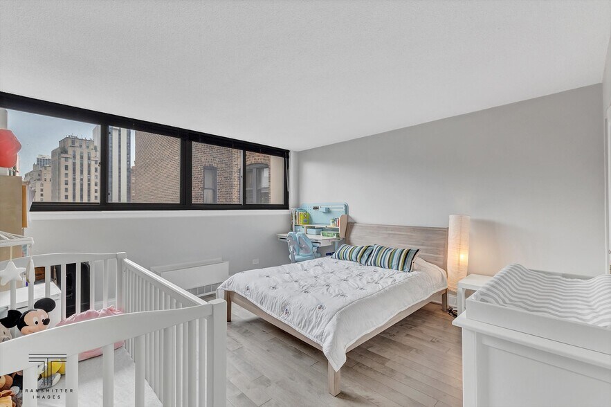 Building Photo - 30 E Division St