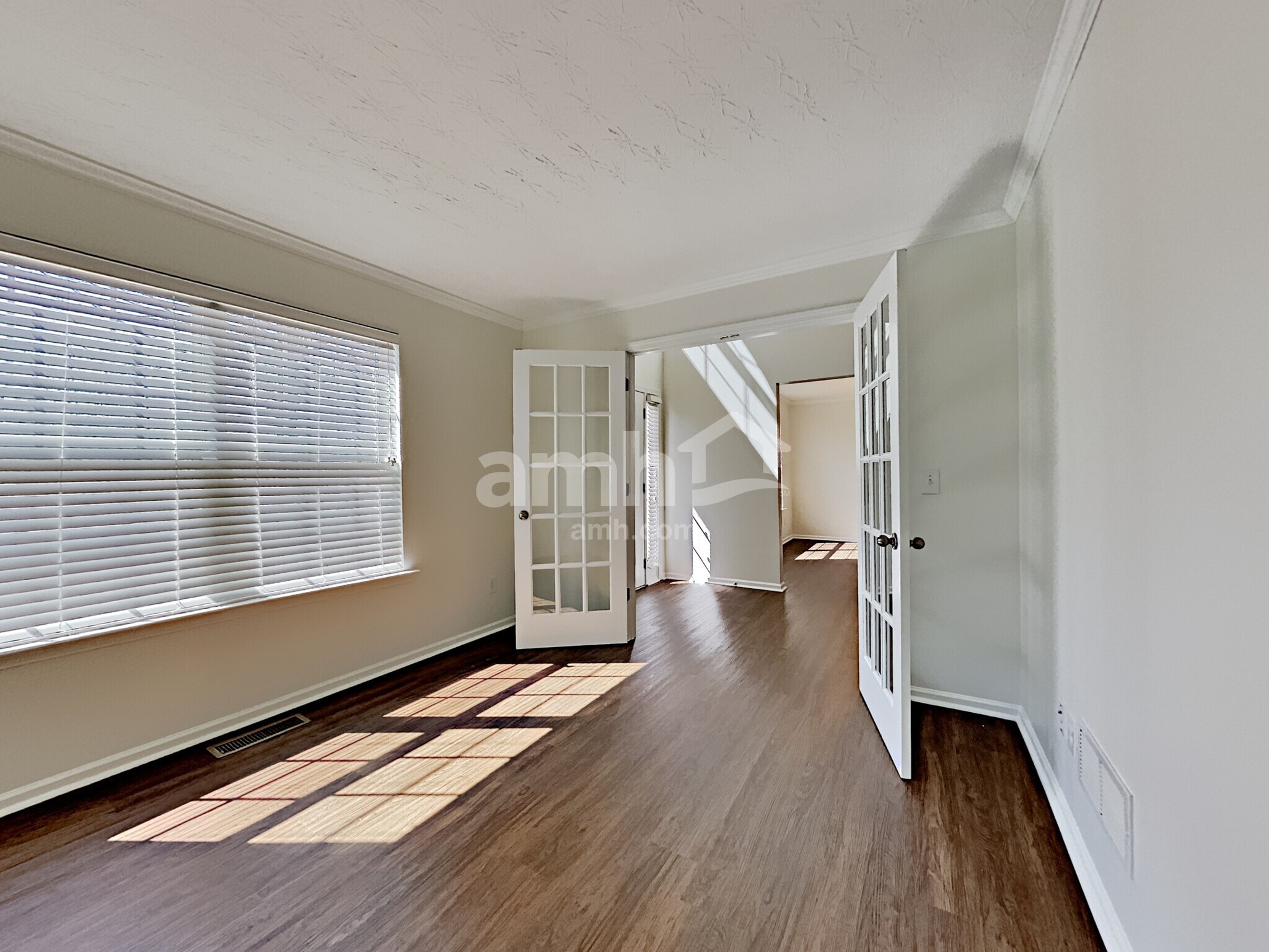 Building Photo - 872 Holly Meadow Dr