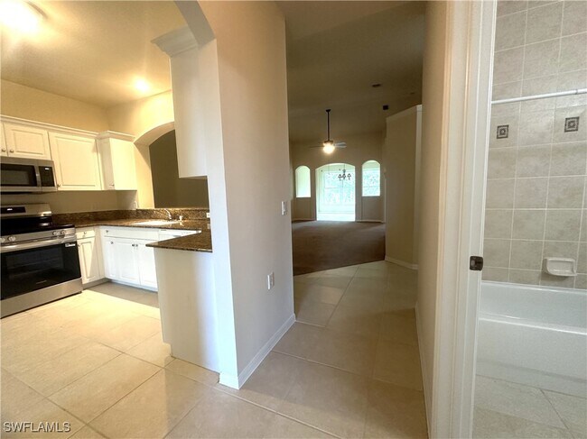 Building Photo - 1320 Charleston Square Dr