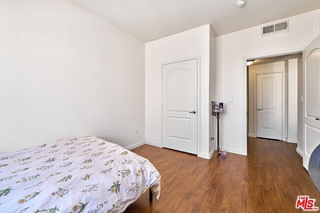 Building Photo - 360 W Ave 26