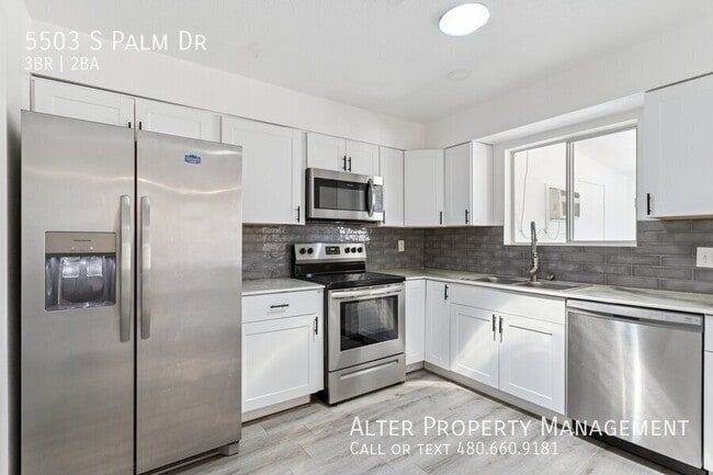 Building Photo - 5503 S Palm Dr