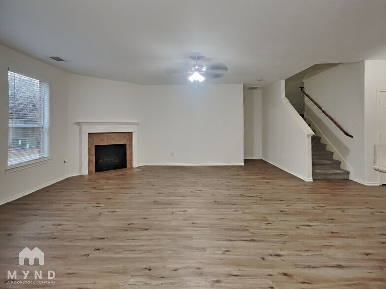 Building Photo - 4914 Forest Hurst Dr