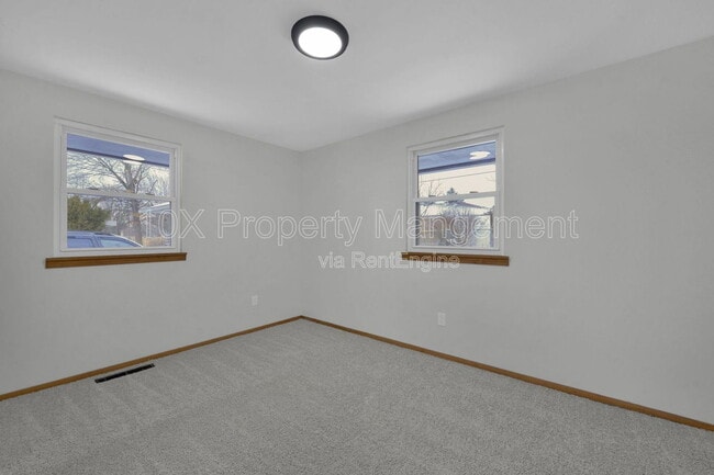 Building Photo - 1638 Parkinson Dr