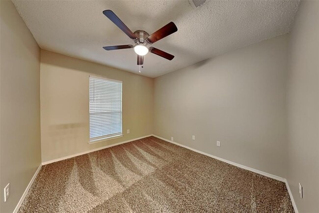 Building Photo - 3119 Park Garden Dr