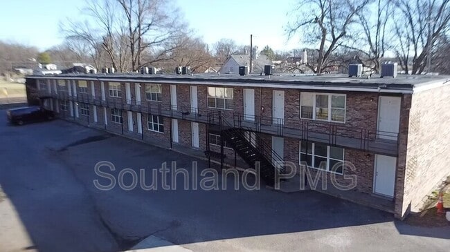 Building Photo - 605 Lake Rd