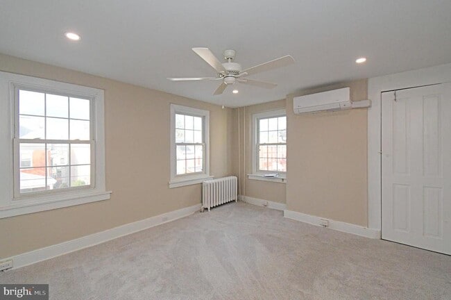 Building Photo - 232 Morgan St