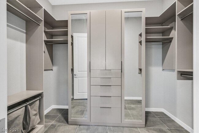 Building Photo - 3367 Stone View Ave