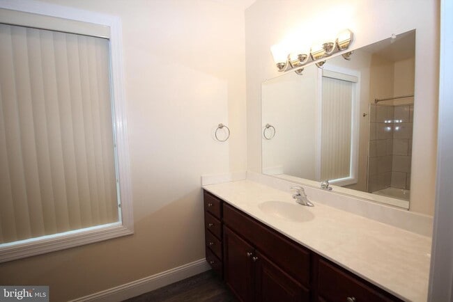 Building Photo - 1665 Kenton Rd