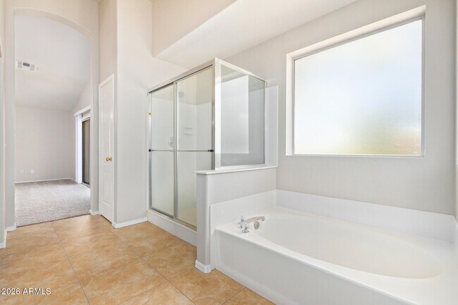 Building Photo - 5682 W Ross Dr