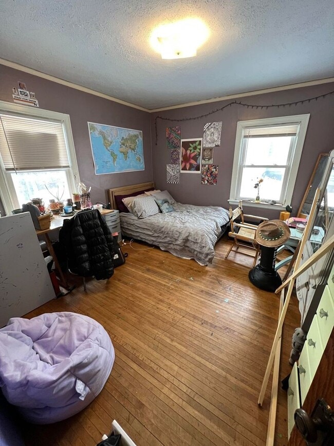 Building Photo - 908 E 4th St