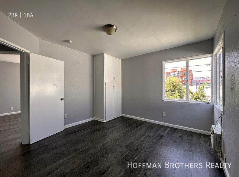 Building Photo - 6041 Eleanor Ave