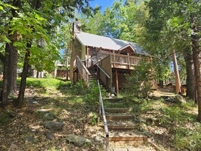 Building Photo - Charming mountain retreat nestled on Hekek...