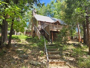 Building Photo - Charming mountain retreat nestled on Hekek...