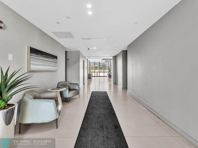 Building Photo - 20379 W Country Club Dr