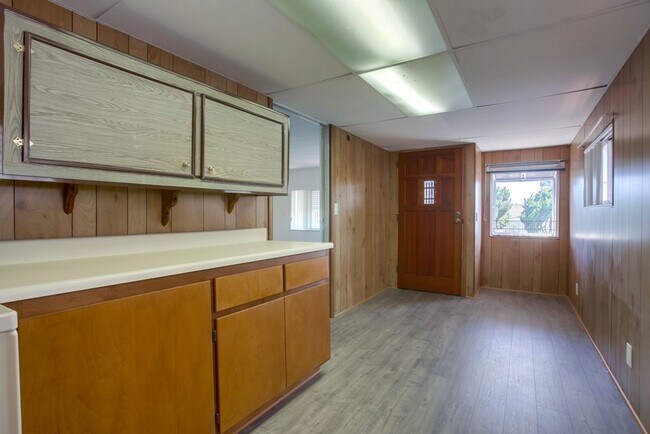 Building Photo - 55+ Mobile Home Community, 2 Bedroom + Sunroom