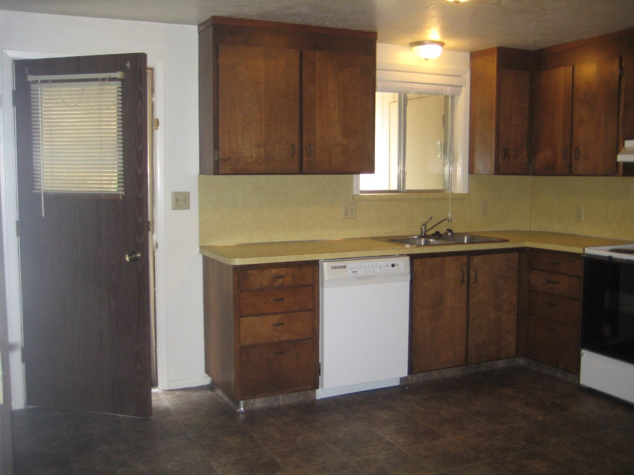 Building Photo - 370 W 200 N