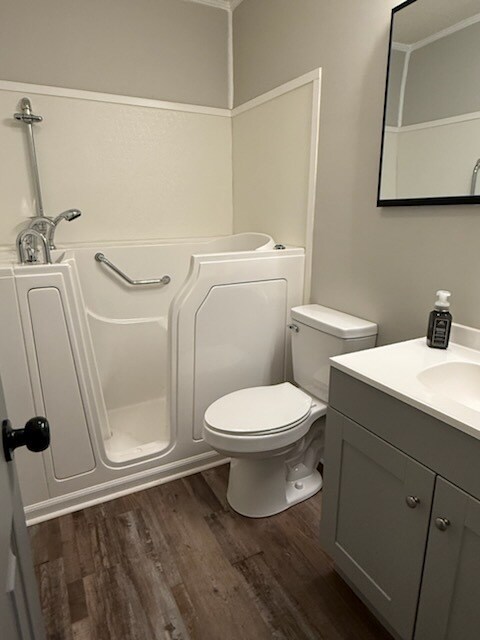 Building Photo - 310 Monroe Dr NW