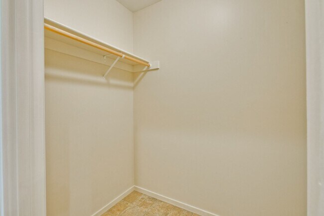 Building Photo - Excellent 4 bed 2.5 Bath Single Family Home!