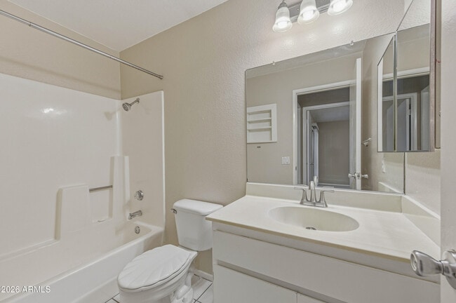 Building Photo - 501 W Yukon Dr