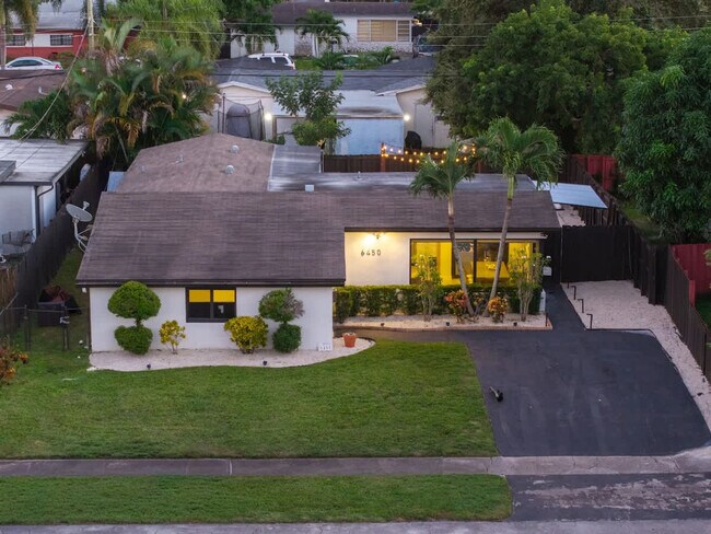 Building Photo - 6450 Perry St