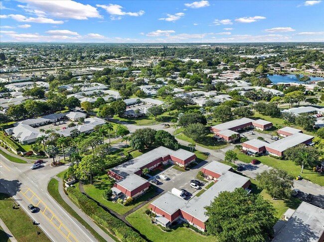 Building Photo - 102 Amherst Ln