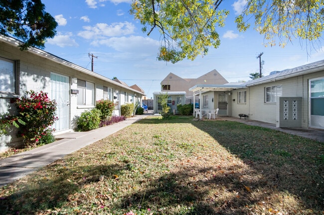 Building Photo - Granada Suites