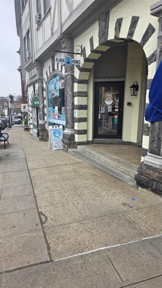 Building Photo - 3 Main St