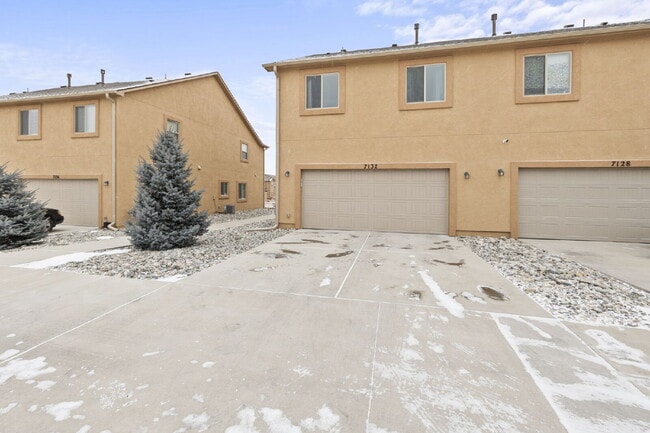 Building Photo - "Beautiful Townhome 3-Bedroom  2.5 Baths no carpet home, just 7 minutes from Fort Carson!"