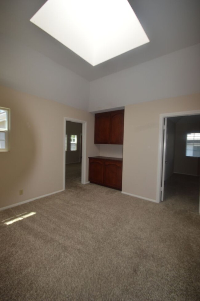 Building Photo - 4 Bedroom Capistrano Beach Home Minutes fr...