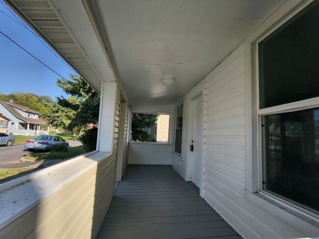 Building Photo - Coming soon! 2 Bed 1 Bath in Cozy Central ...
