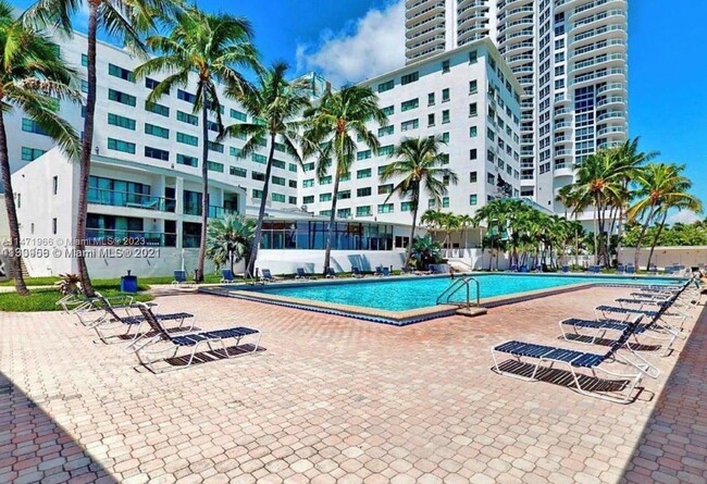 Building Photo - 6345 Collins Ave
