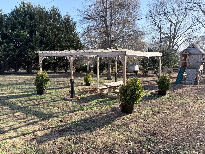 Building Photo - 217 Ridgecrest Dr