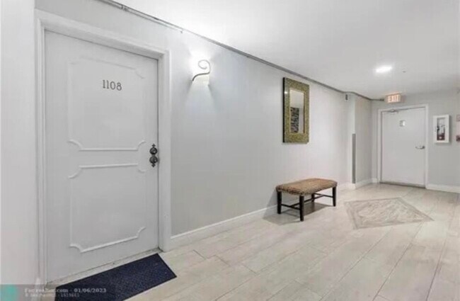 Building Photo - 1505 N Riverside Dr