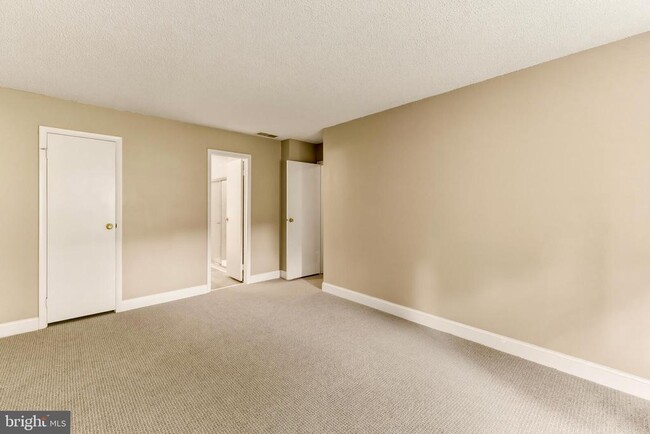 Building Photo - 441 Paddock Ct