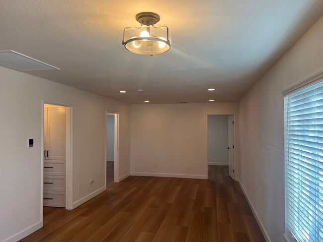 Building Photo - GORGEOUS REMODELED 3 BEDROOM HOME IN TAHOE PARK!!