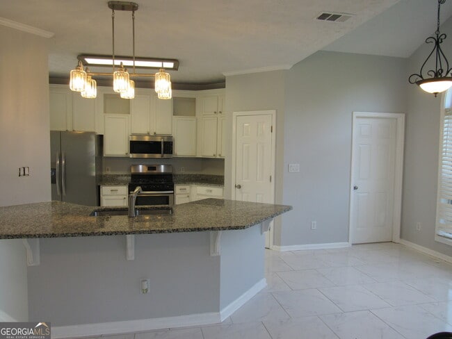 Building Photo - 305 Sunderland Cir