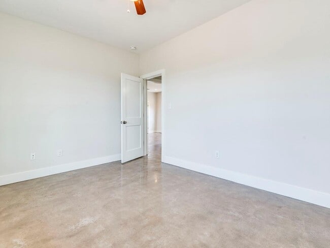 Building Photo - 500 Harmon Hills Cove