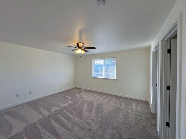 Building Photo - 16241-16243 Curry Ct SE