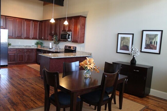 Building Photo - 624 Washington St