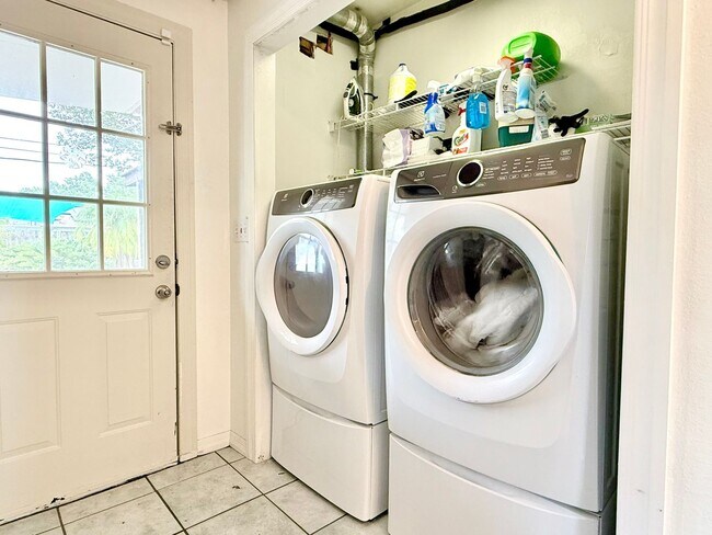 Building Photo - Charming updated 3Bedrooms 1Bath Home in p...
