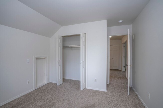 Building Photo - Very Nice 3 Bedroom Home - Cul de sac!