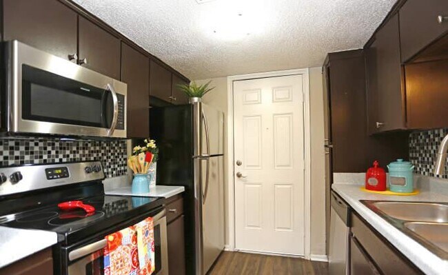 Building Photo - 2 bedroom in Dallas TX 75243