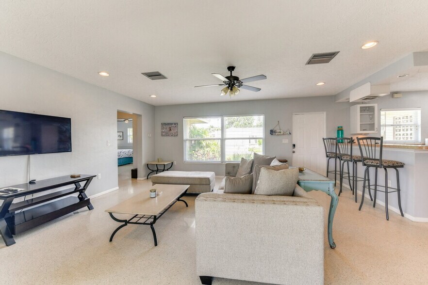 Building Photo - 1648 Idle Ln