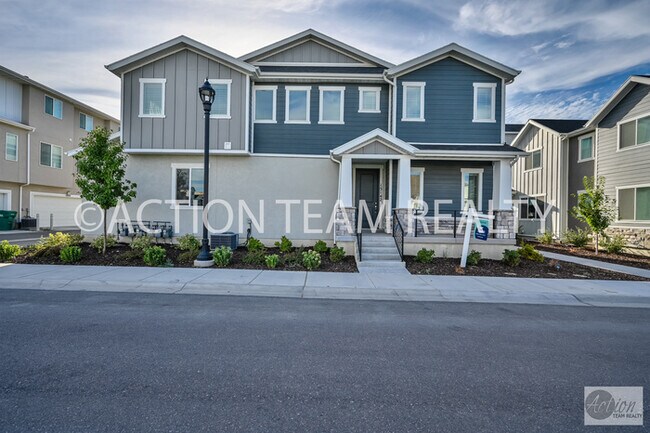 Building Photo - Beautiful Townhome in Bluffdale