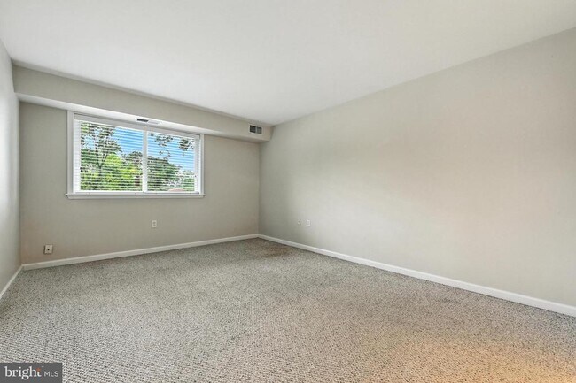 Building Photo - 206 Victor Pkwy